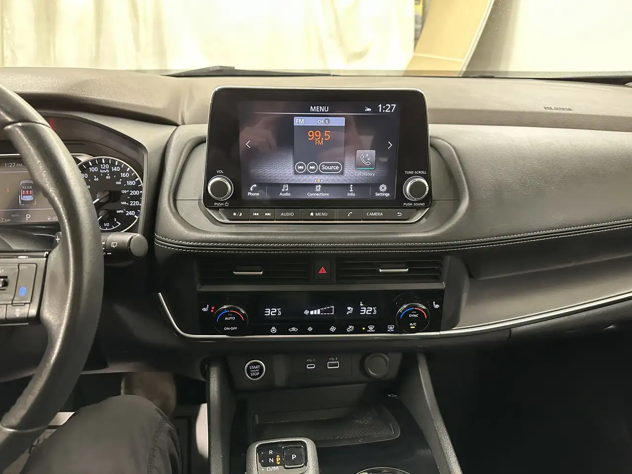 Nissan Rogue снимка Nissan Rogue