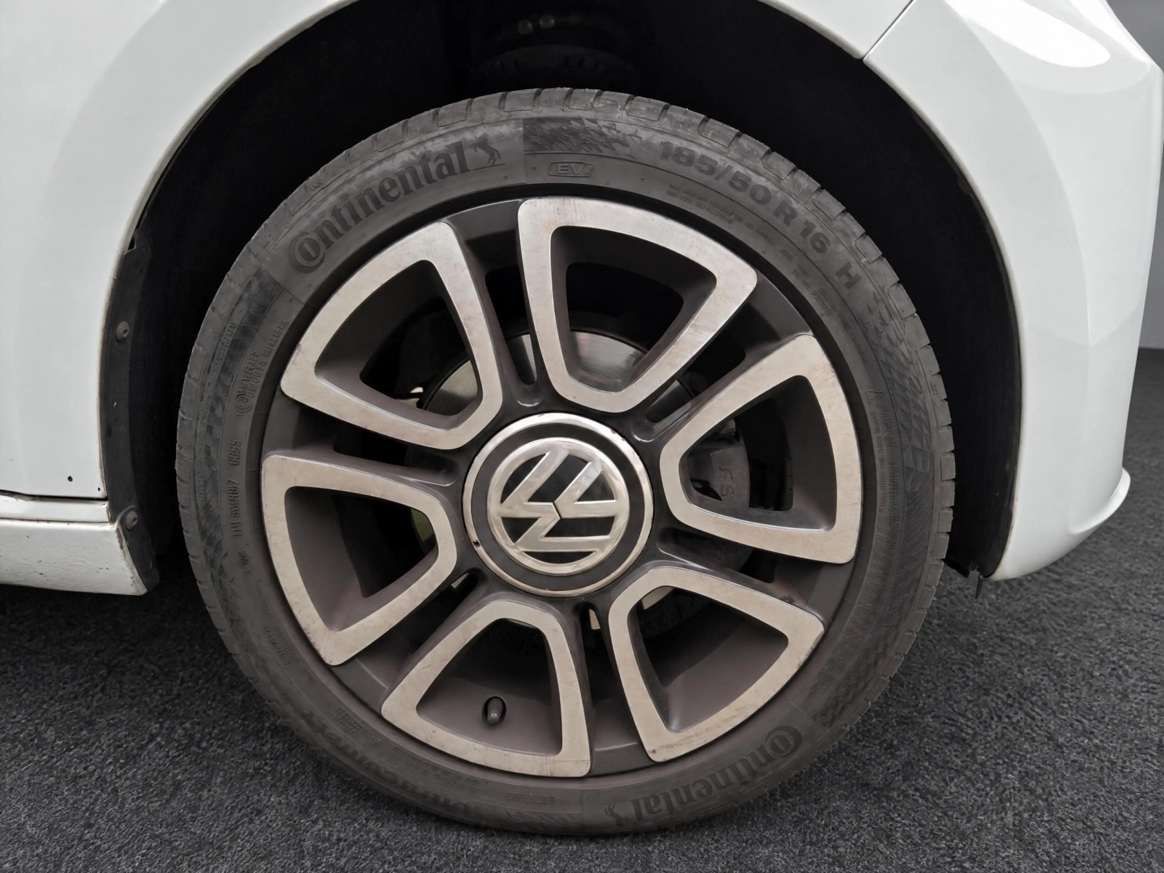 Volkswagen up! 1.0 BMT high up! R-Line / CLimate controle / Cruis — photo 8