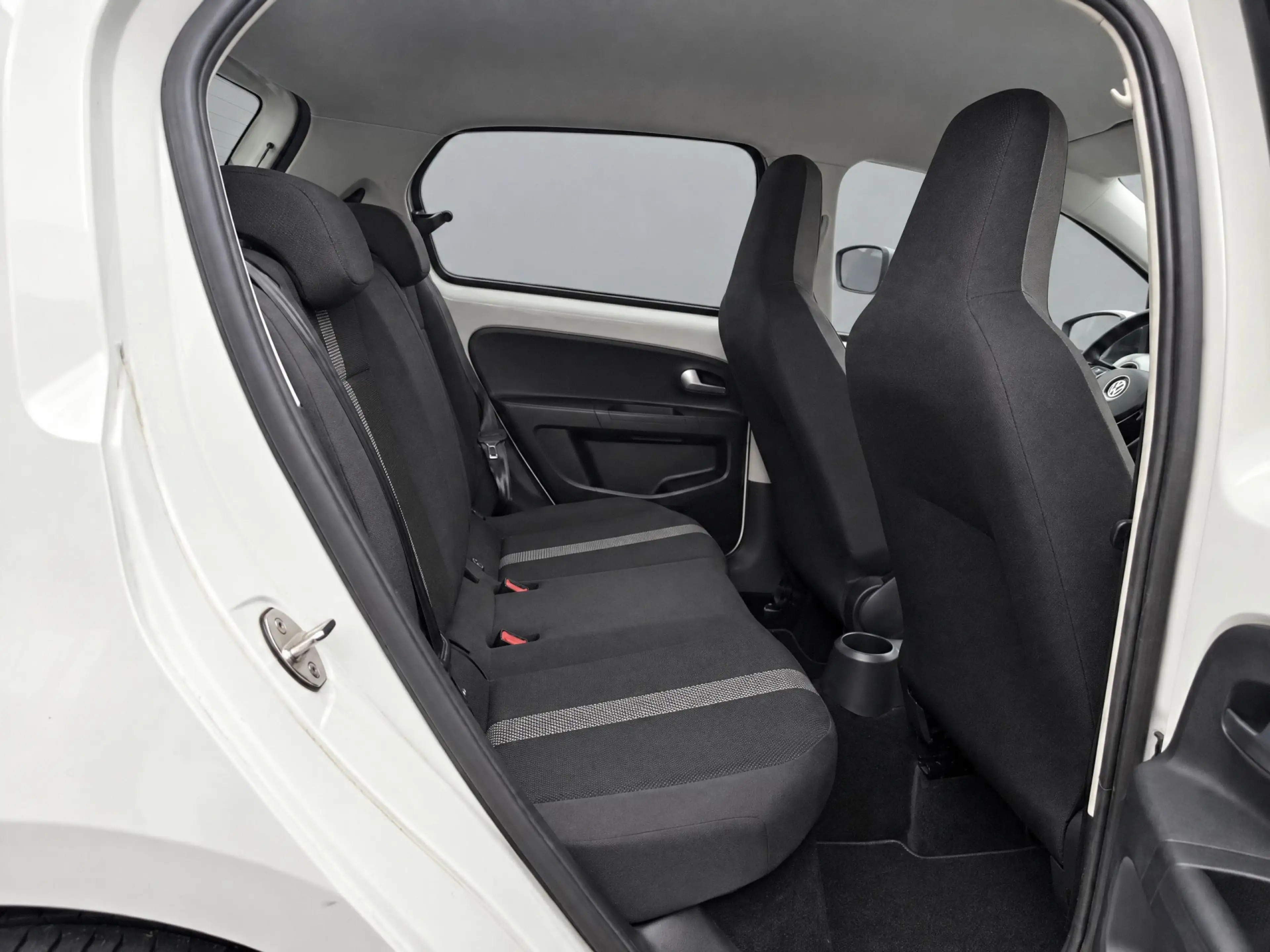Volkswagen up! 1.0 BMT high up! R-Line / CLimate controle / Cruis — photo 9