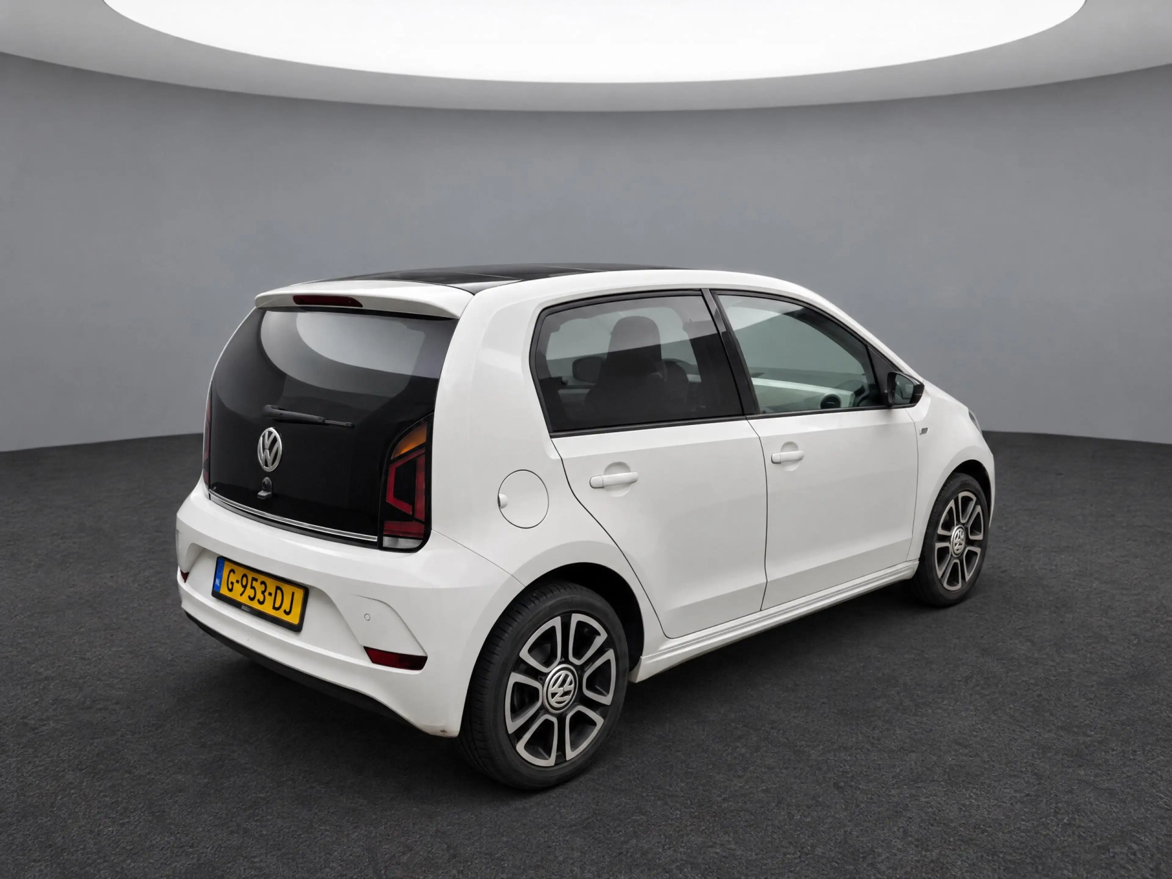Volkswagen up! 1.0 BMT high up! R-Line / CLimate controle / Cruis — photo 6