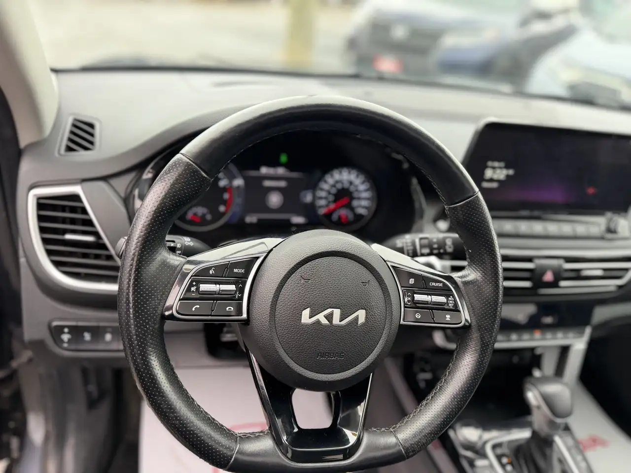 Kia Seltos снимка Kia Seltos