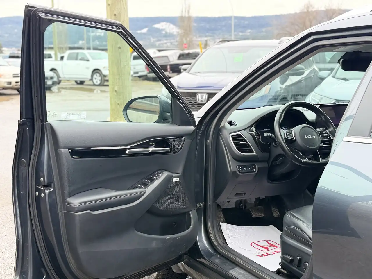 Kia Seltos снимка Kia Seltos