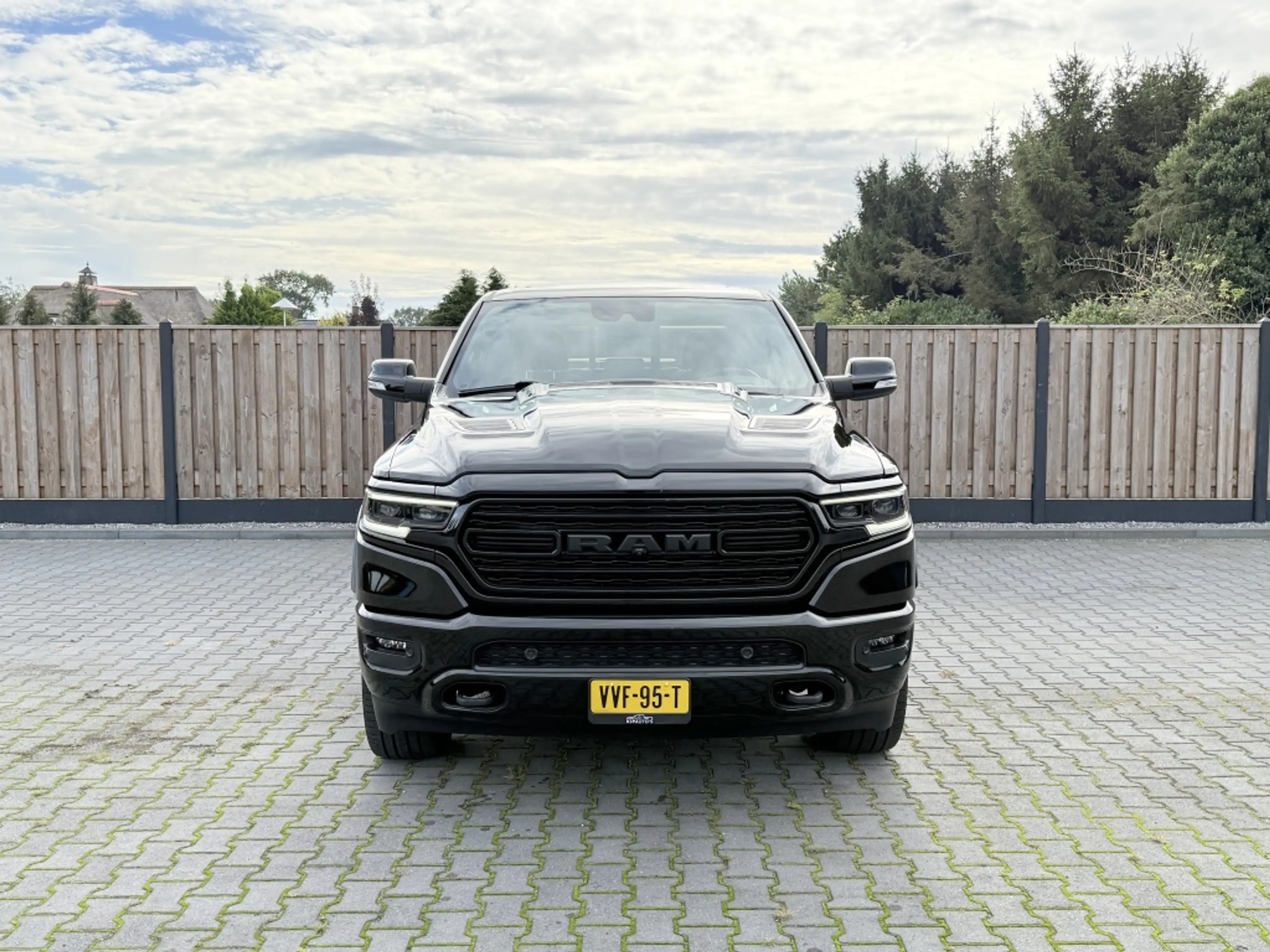 Dodge RAM 1500 5.7 HEMI V8 4x4 CC LIMITED PANO LPG WEINIG KM — photo 3