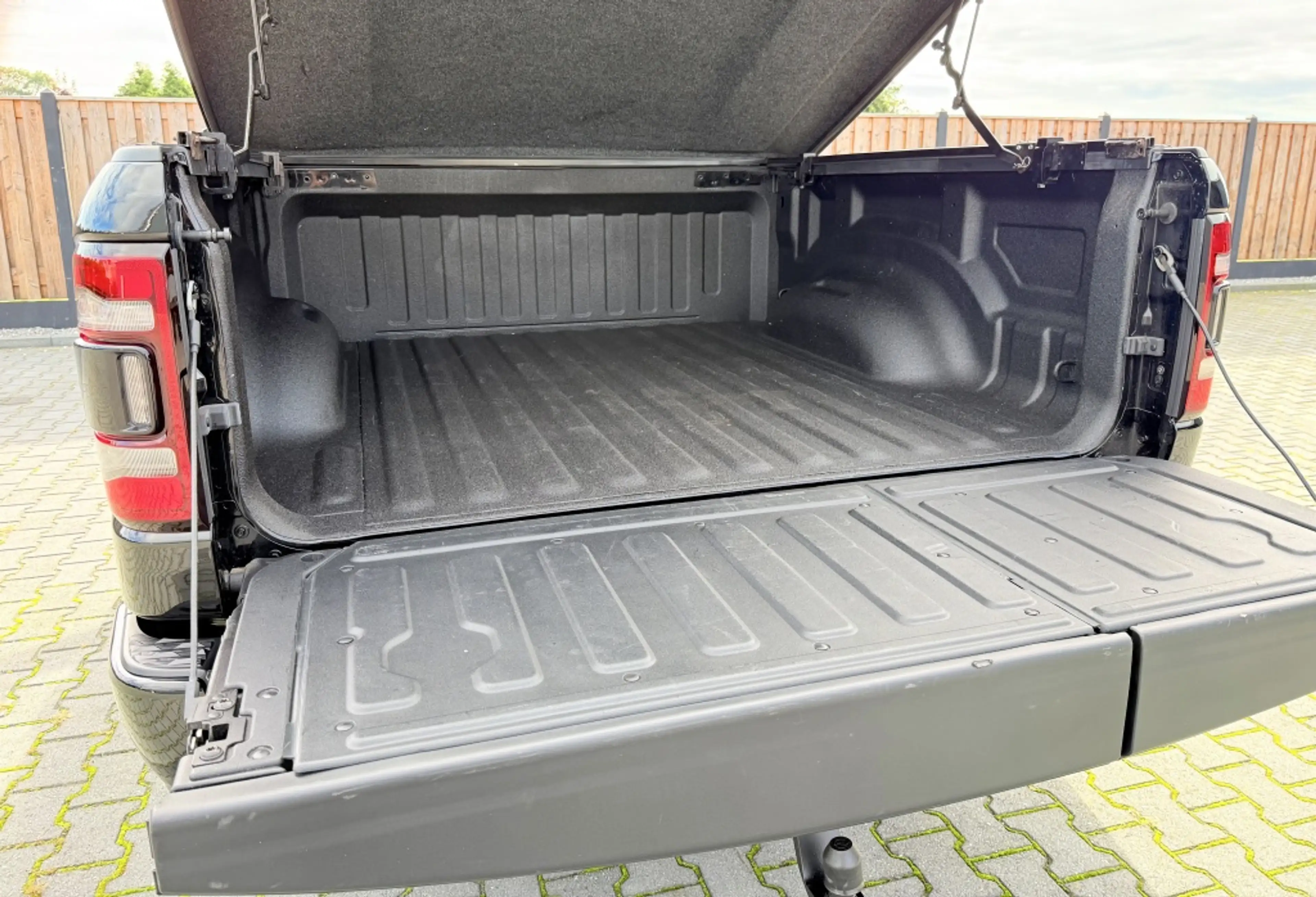 Dodge RAM 1500 5.7 HEMI V8 4x4 CC LIMITED PANO LPG WEINIG KM — photo 12
