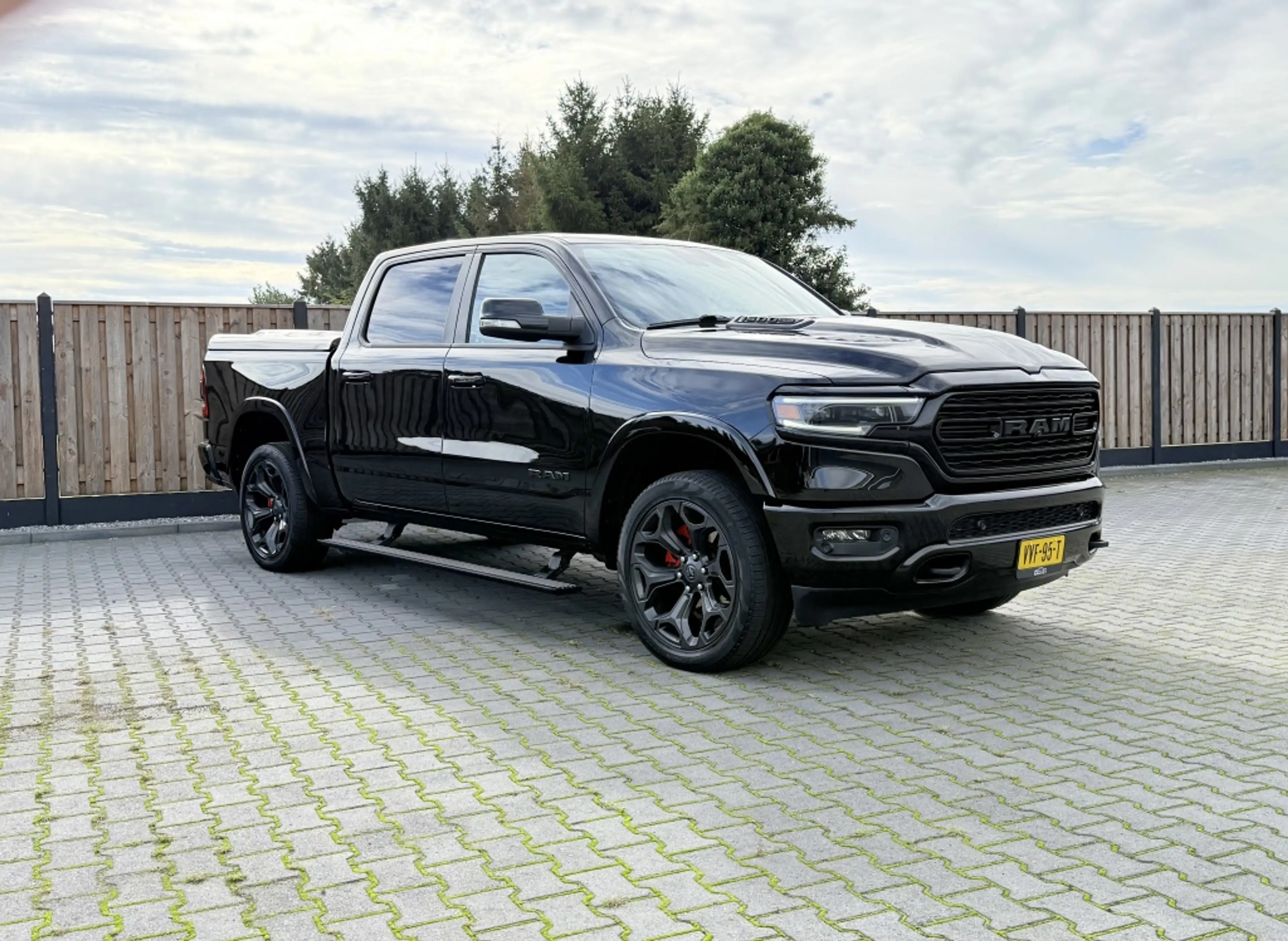 Dodge RAM 1500 5.7 HEMI V8 4x4 CC LIMITED PANO LPG WEINIG KM — photo 2