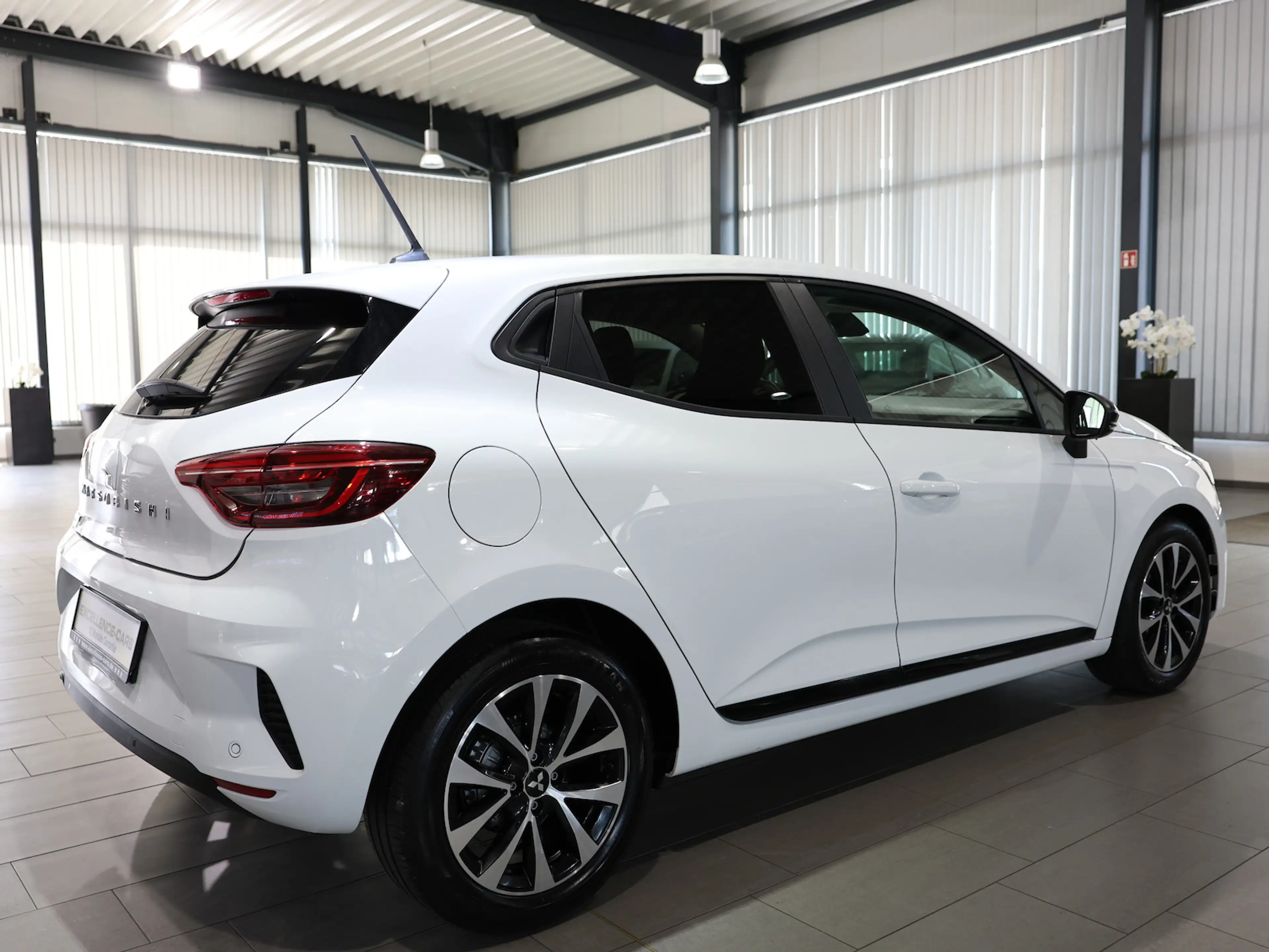 Mitsubishi Colt 1.0 SCe PLUS WHITE / LED, VIRTUAL-COCKPIT — photo 10