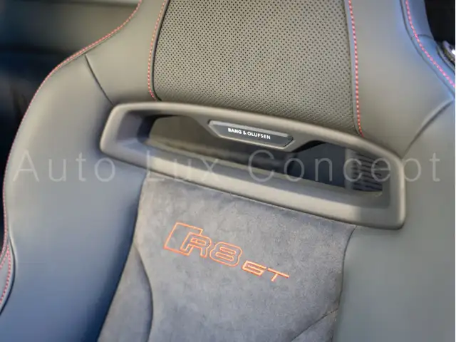 Audi R8 view 8