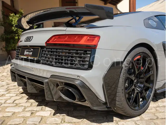 Audi R8 view 13