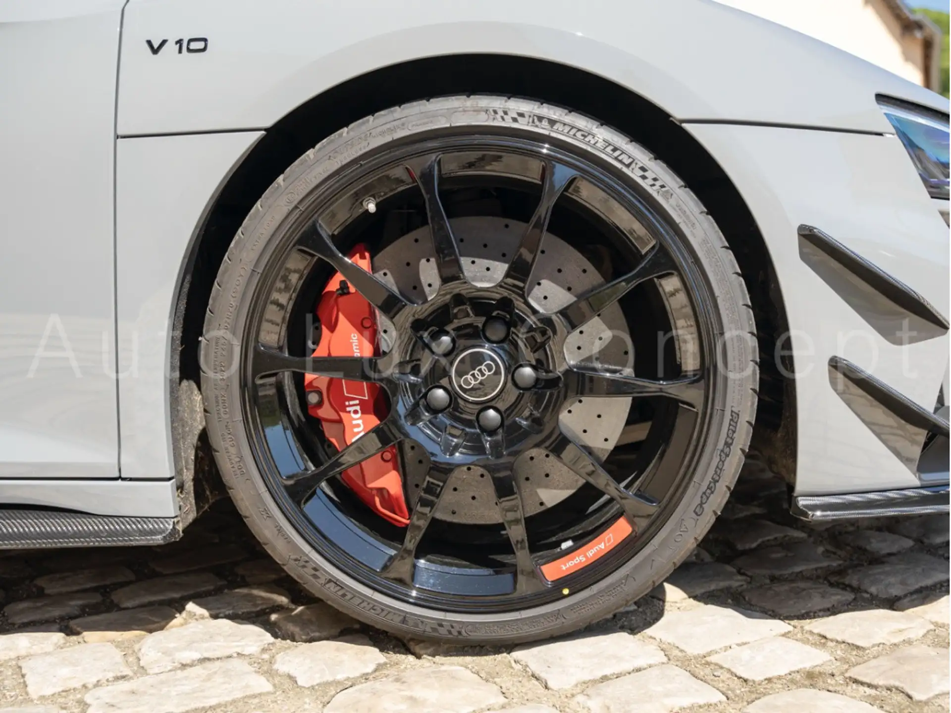 아우디 R8 V10 5.2 FSI 2023 화이트 사진 6