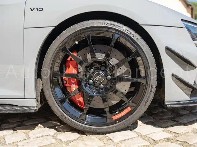 Audi R8 view 10