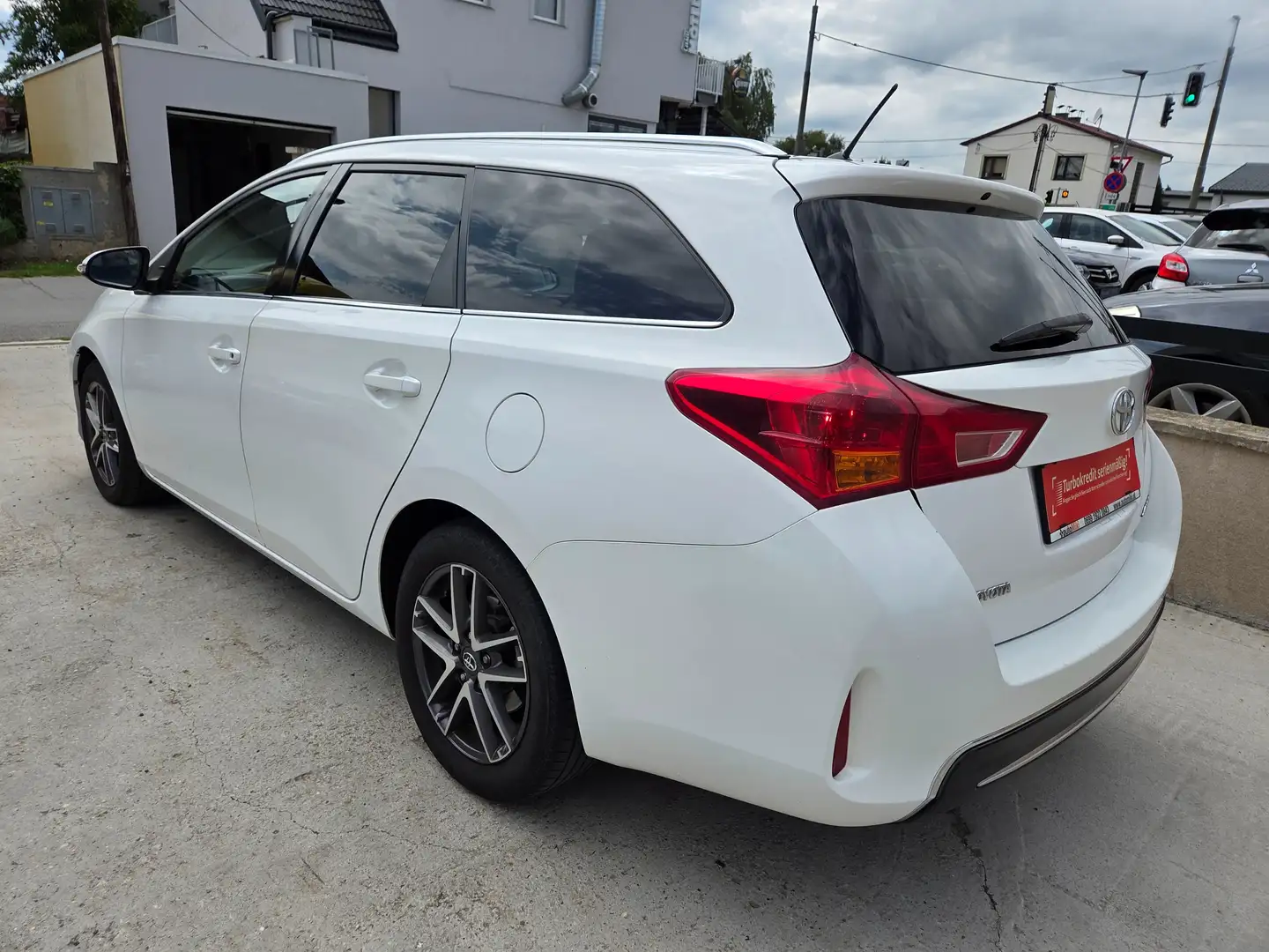 Toyota Auris Kombi 2,0 Touring Sports D-4D Weiß - 2