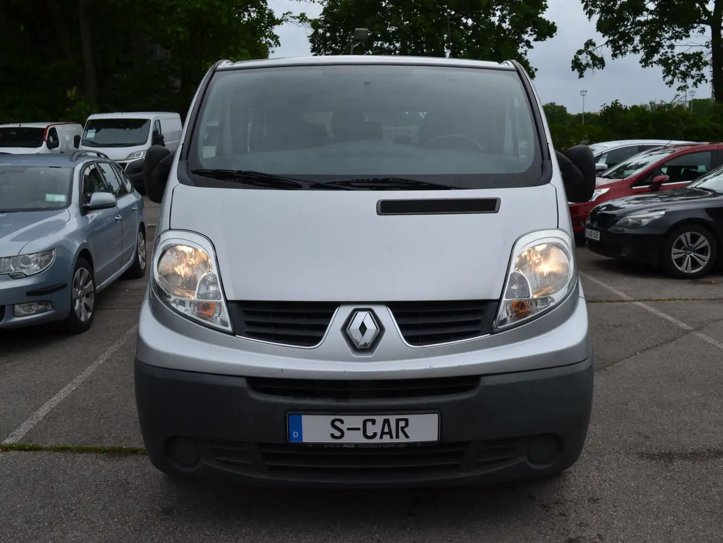 Renault Trafic L1H1 2,7t (8/9 Sitze) verglast Szürke - 2