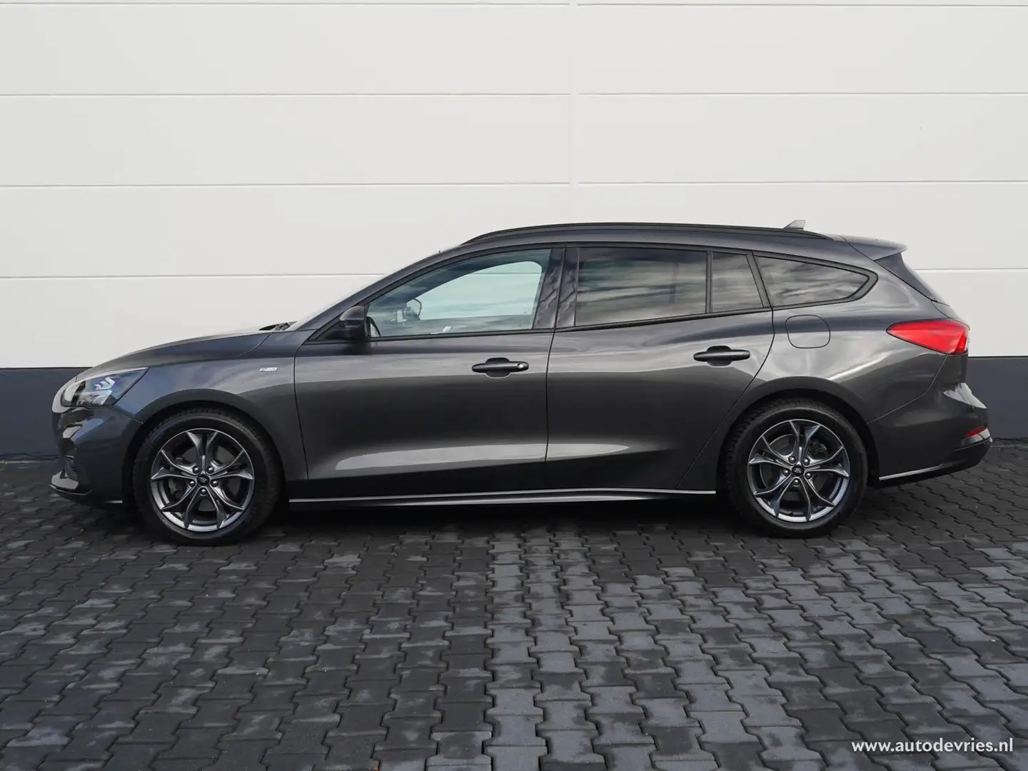 Ford Focus Wagon 1.5 EcoBoost 150pk Automaat ST-Line | Carpla Grau - 2
