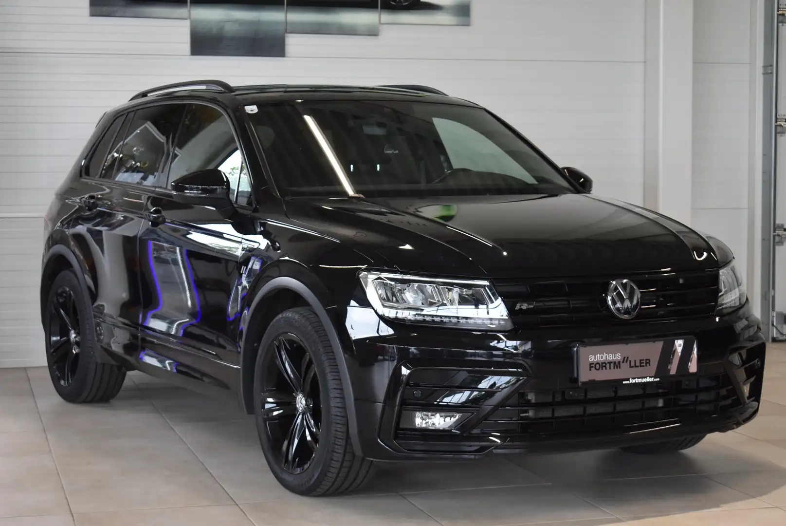 Volkswagen Tiguan 2.0 TDI DSG //R Line //black //AHK Schwarz - 1