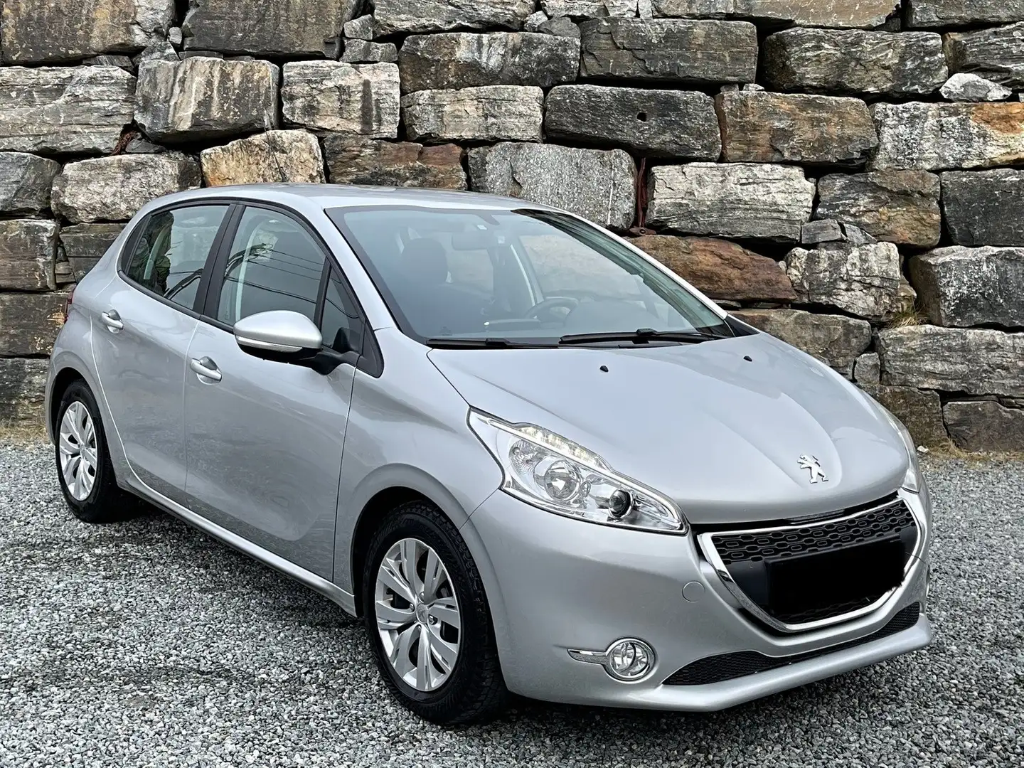 Peugeot 208 208 e-HDi 92 Stop Silber - 2