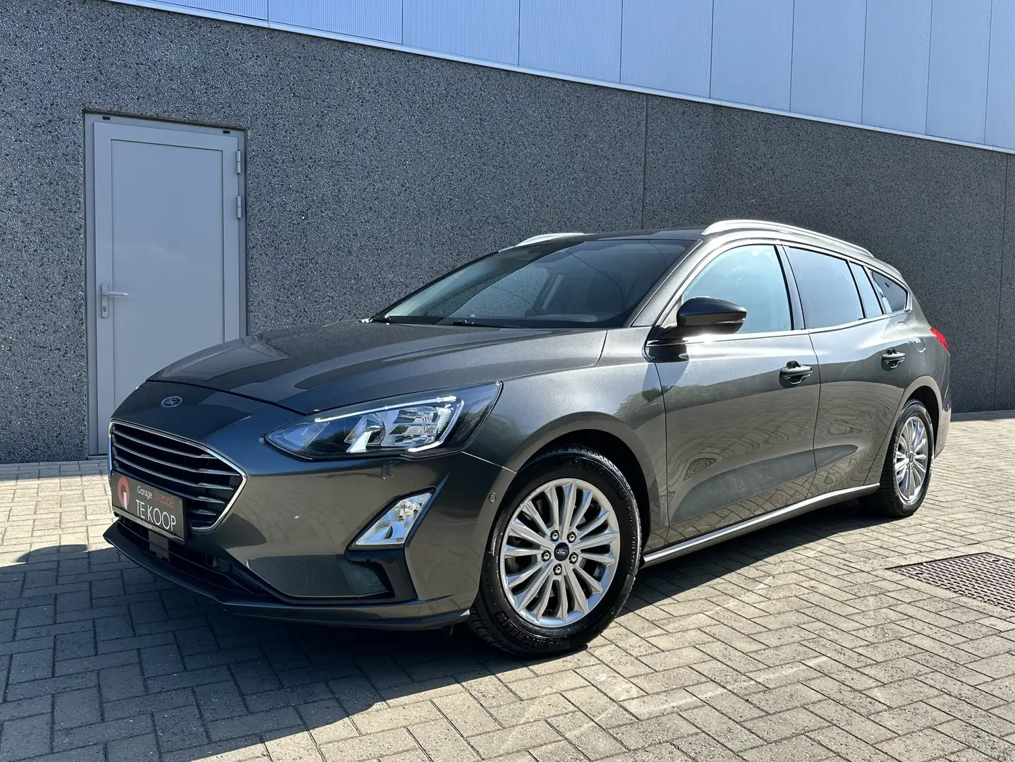 Ford Focus 1.5 EcoBlue Trend Edition Business Grijs - 1
