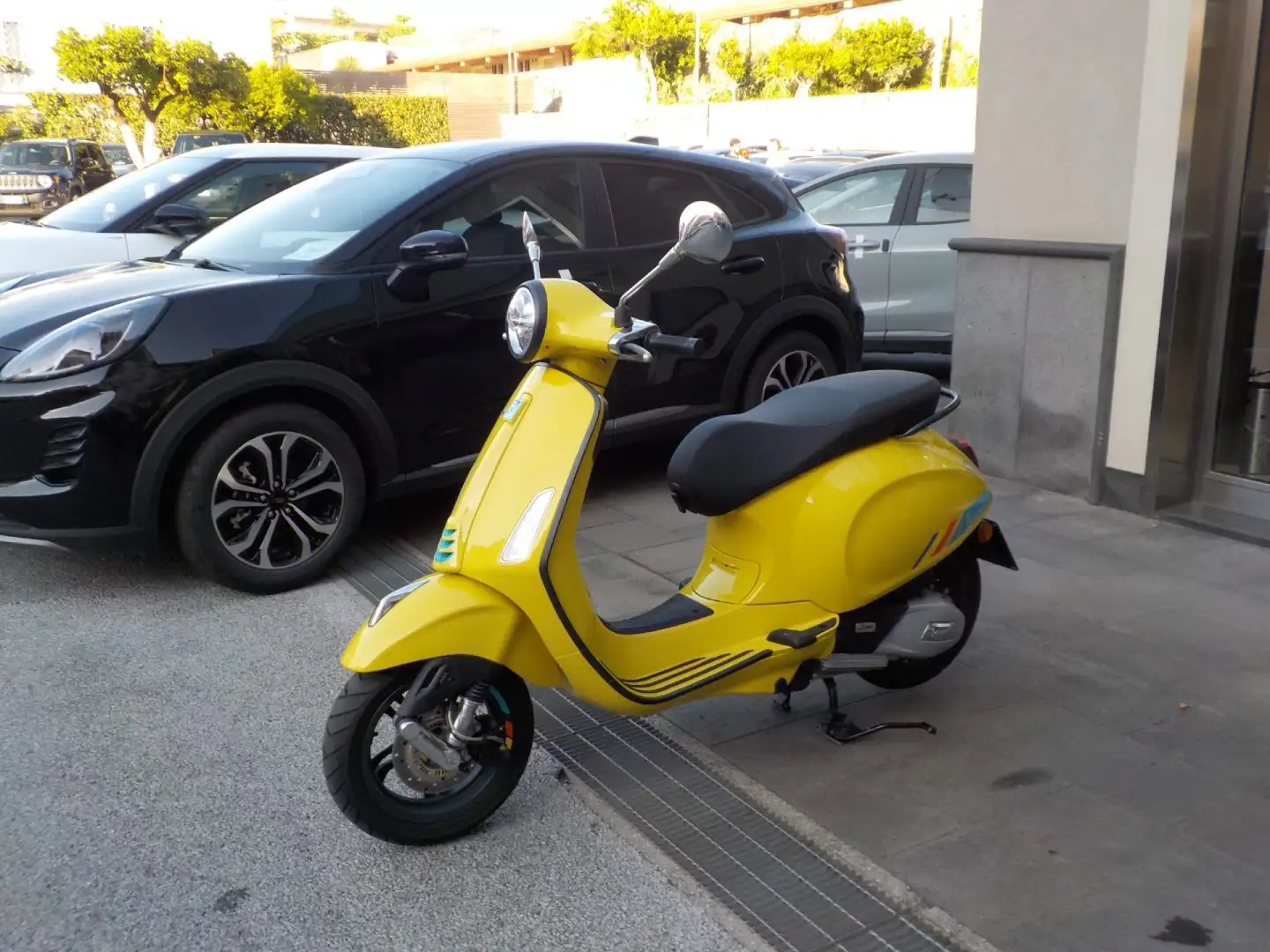 Vespa Primavera 125 Anno 2025 Giallo - 2