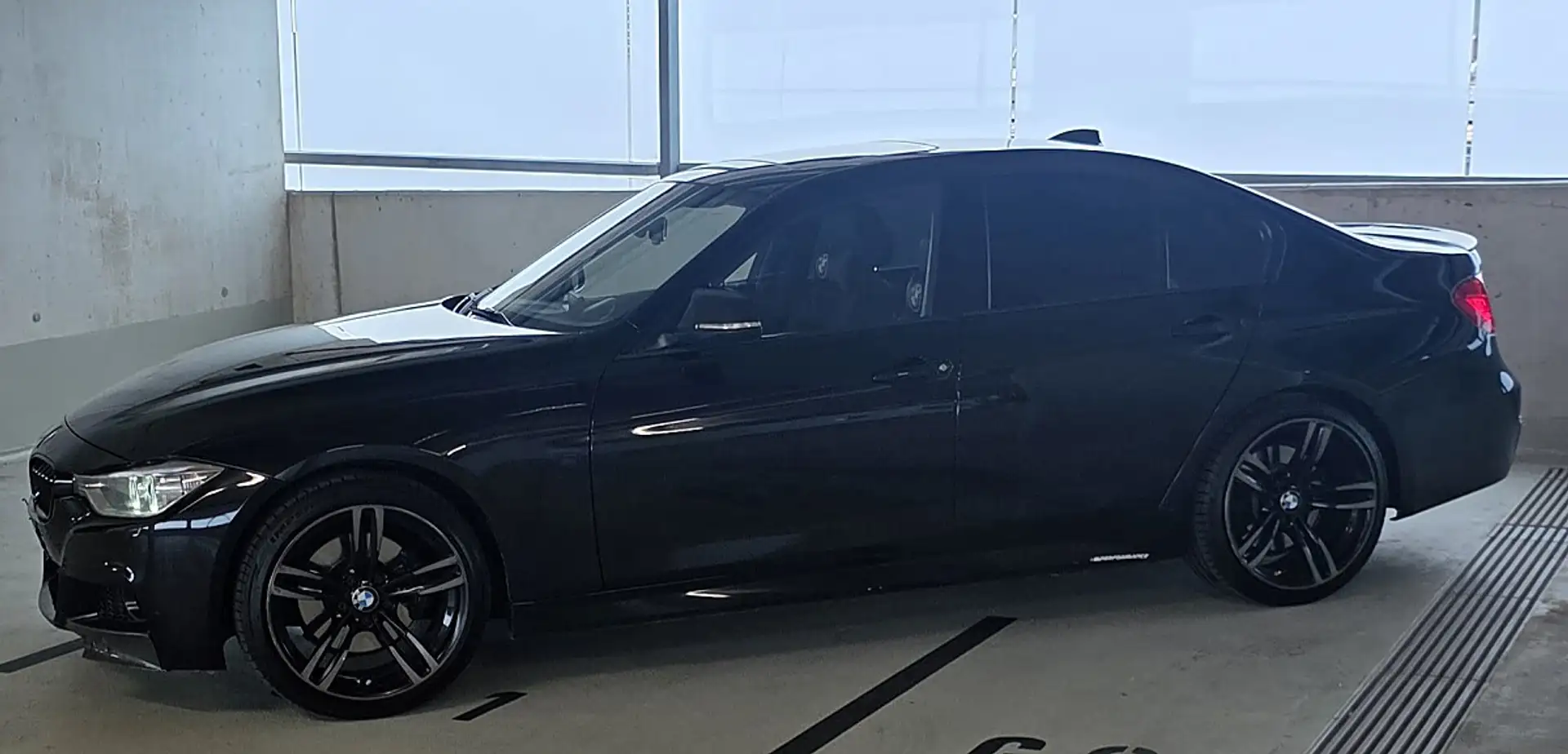 BMW 330 d Aut. Schwarz - 2
