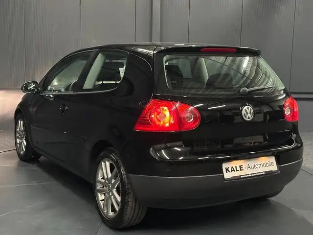 Volkswagen Golf view 3