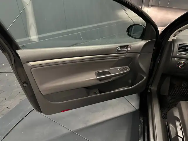 Volkswagen Golf view 12