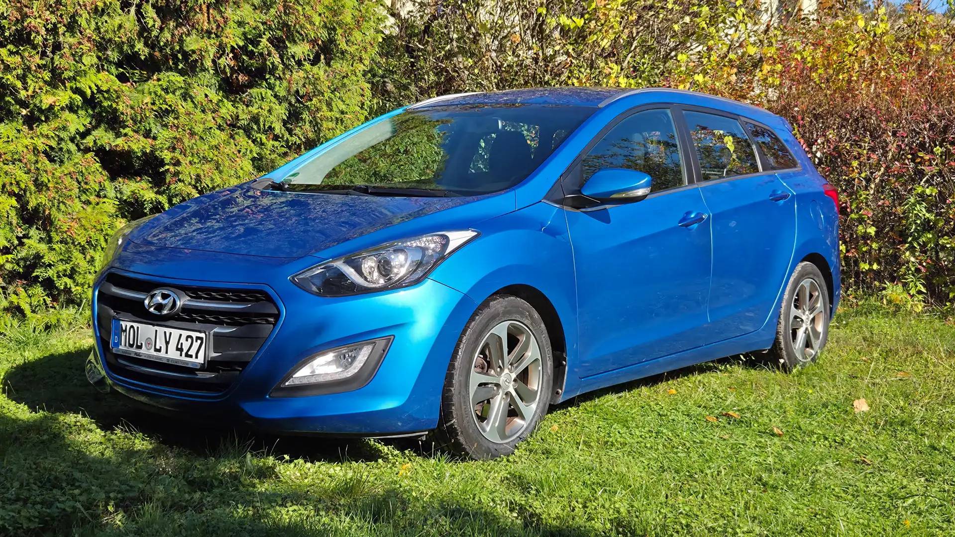 Hyundai i30 i30 blue Kombi 1.6 CRDi Trend Blau - 1
