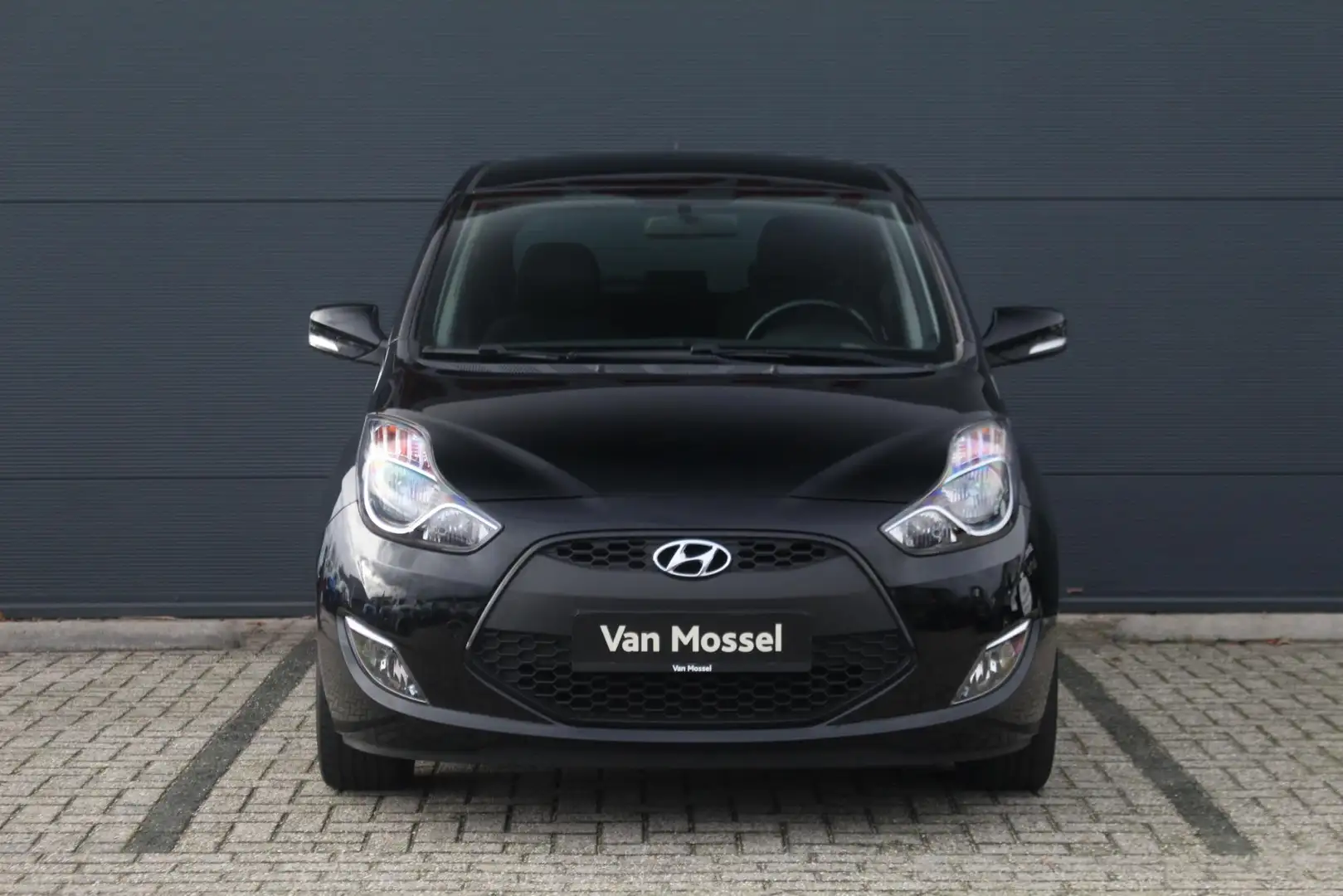 Hyundai iX20 1.4i Go! 90pk | Navigatie | Achteruitrijcamera | L Zwart - 2