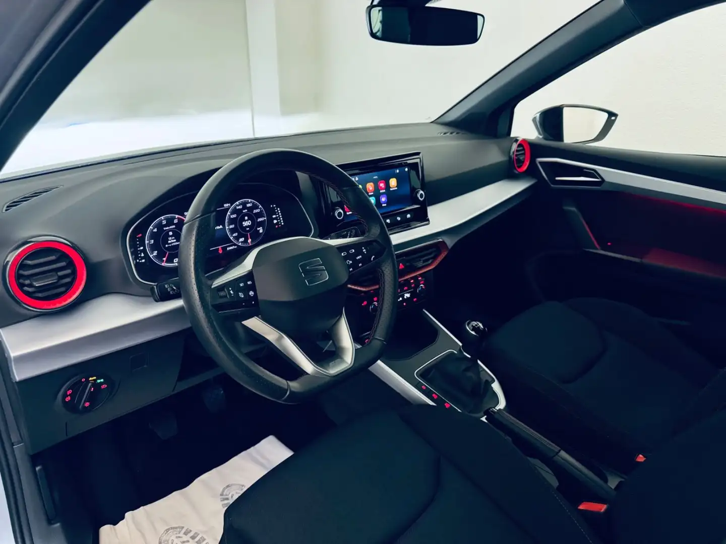 SEAT Arona Style 1.0 TSI FR *Anschlussgarantie 09/27 Grijs - 2