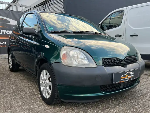 2002 Toyota Yaris in Green for sale