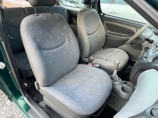 Toyota Yaris view 15