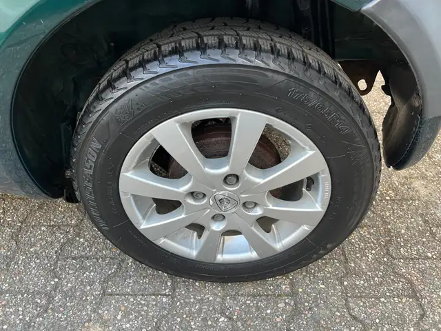 Toyota Yaris view 10