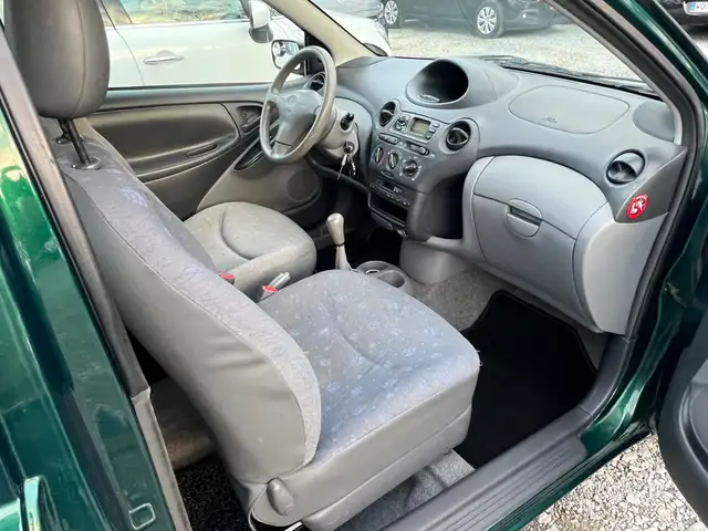 Toyota Yaris view 12