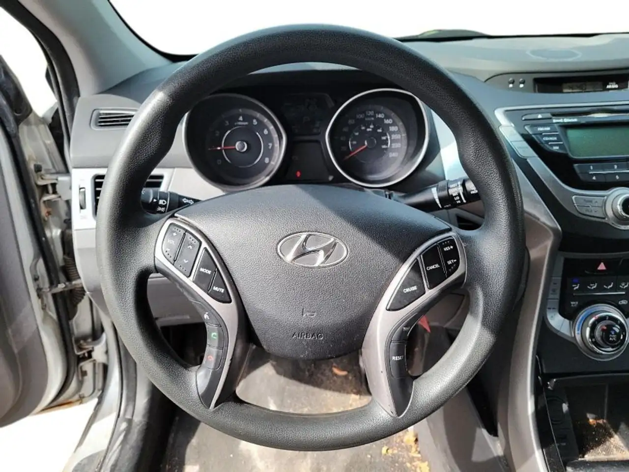 Hyundai ELANTRA снимка Hyundai ELANTRA