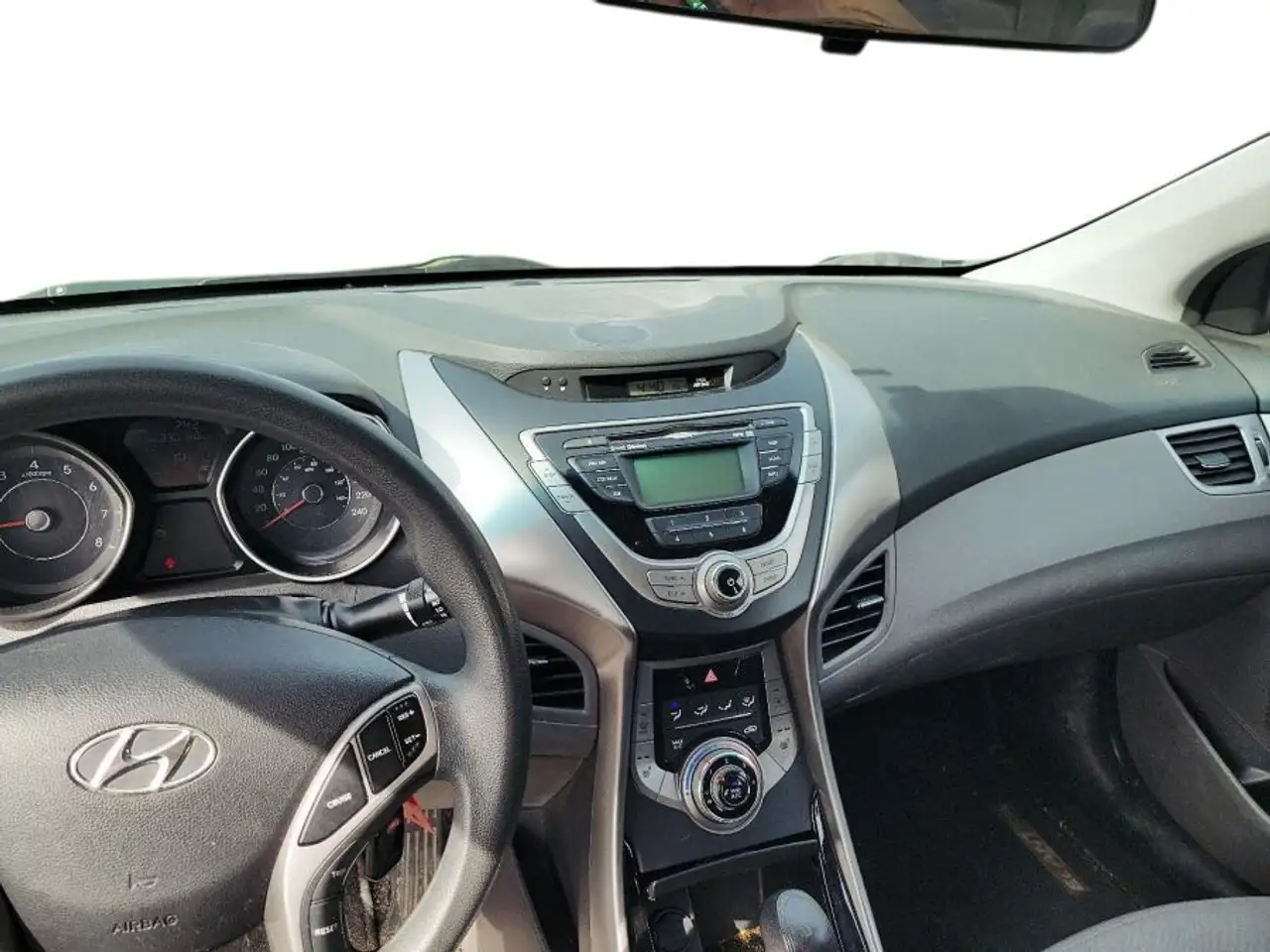 Hyundai ELANTRA снимка Hyundai ELANTRA
