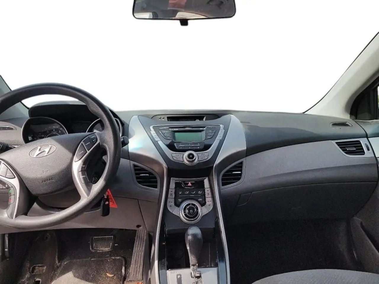 Hyundai ELANTRA снимка Hyundai ELANTRA