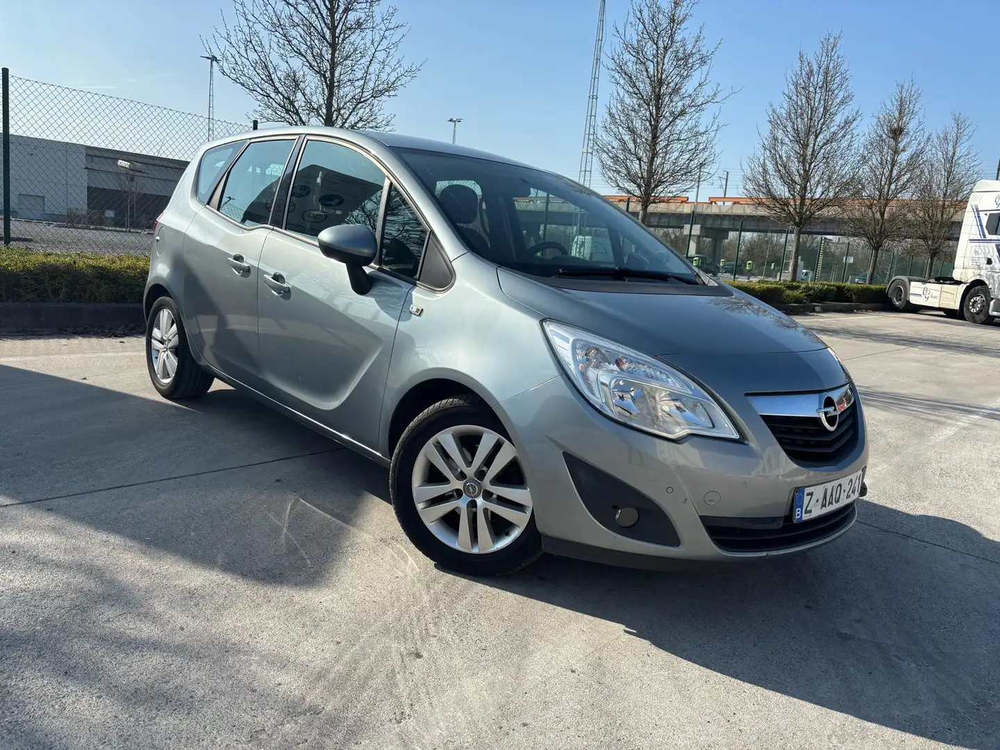 Opel Meriva 1.4i Essentia Gris - 2