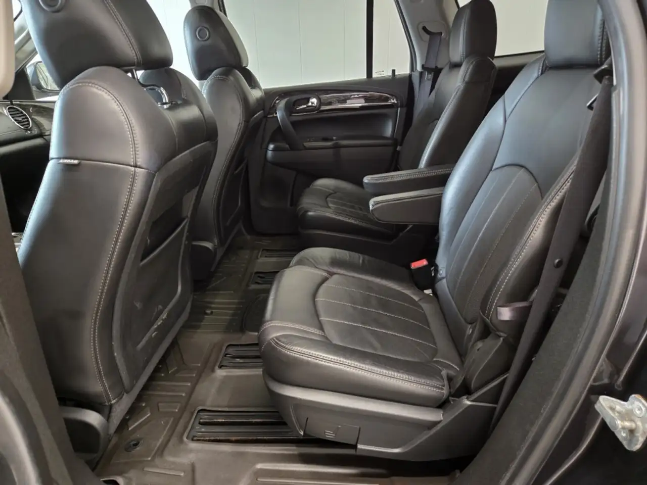 Buick Enclave снимка Buick Enclave