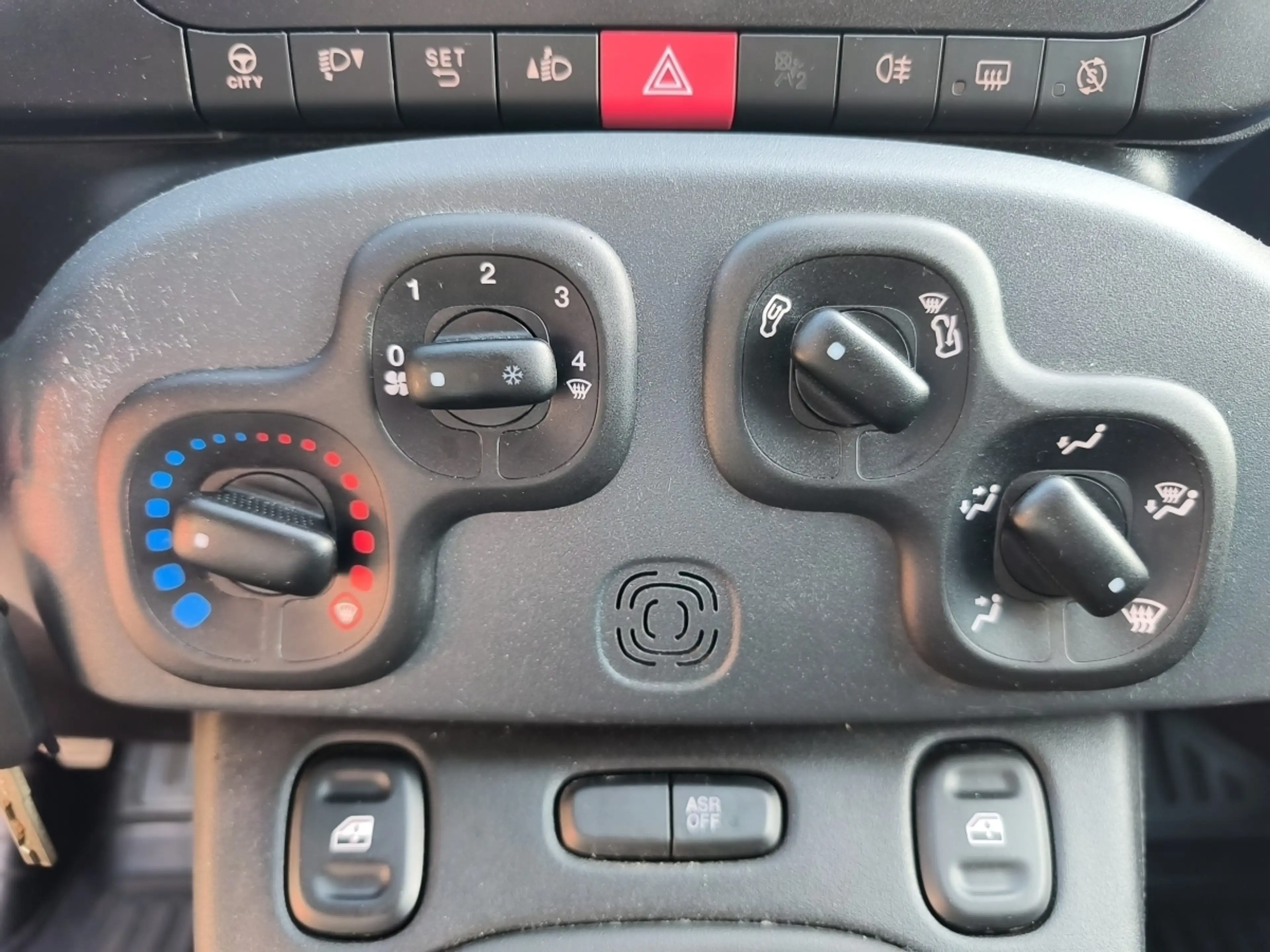 Fiat Panda MY24 1.0 HYBRID KLIMA*ALLWETTER — photo 14