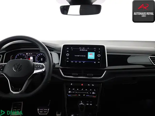 Volkswagen T-Roc view 9