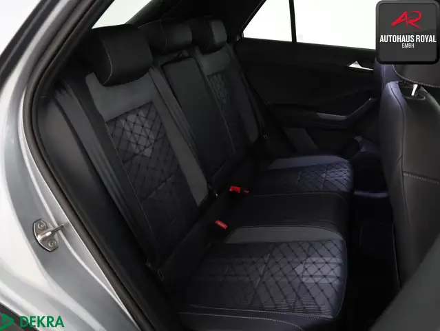 Volkswagen T-Roc view 12