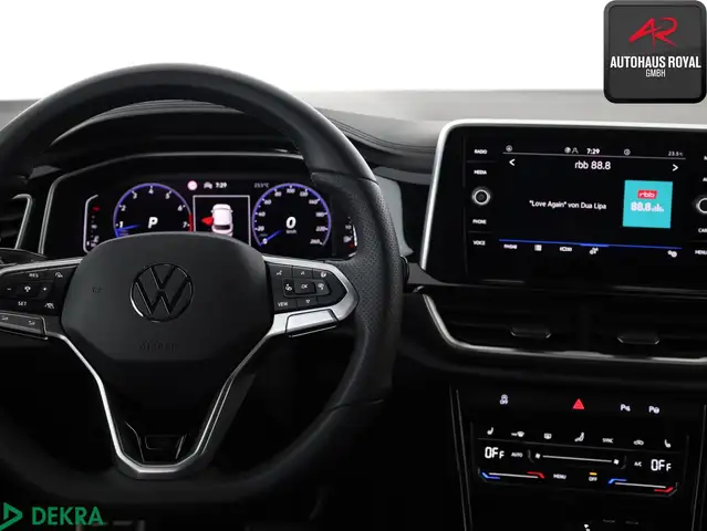 Volkswagen T-Roc view 15