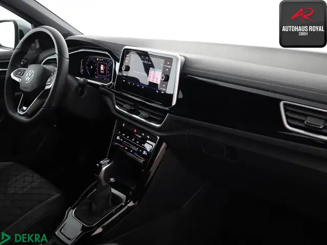 Volkswagen T-Roc view 10