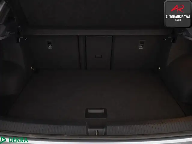 Volkswagen T-Roc view 13