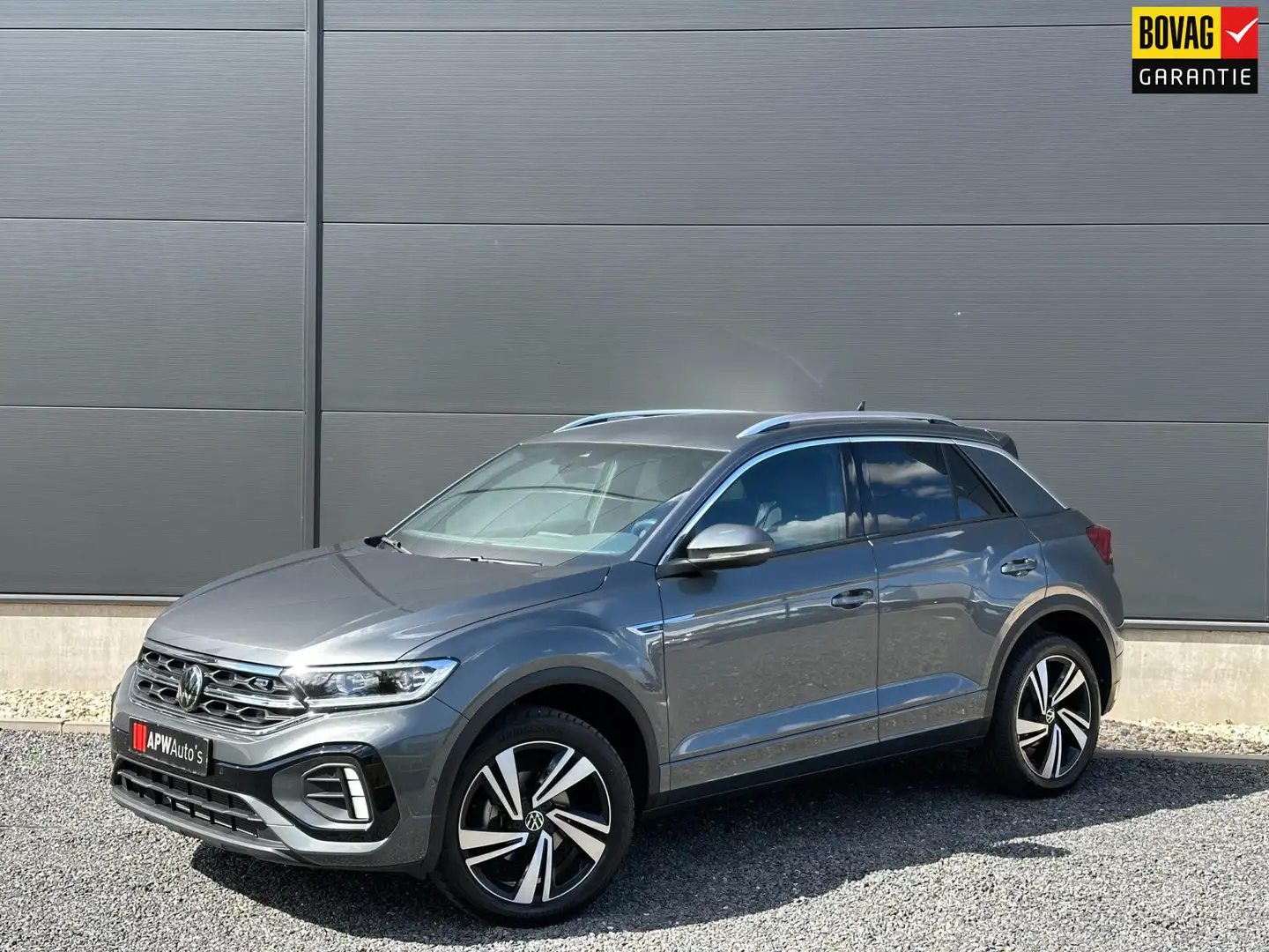 Volkswagen T-Roc 1.5 TSI R-Line Edition IQ. Light | Apple Carplay | Grijs - 1