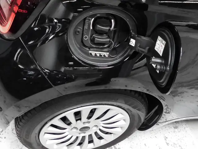 Fiat 500e view 13