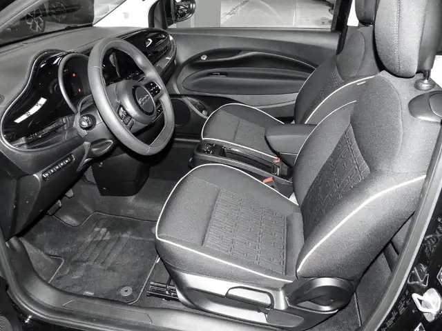 Fiat 500e view 10