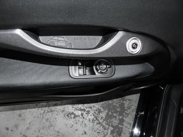 Fiat 500e view 11