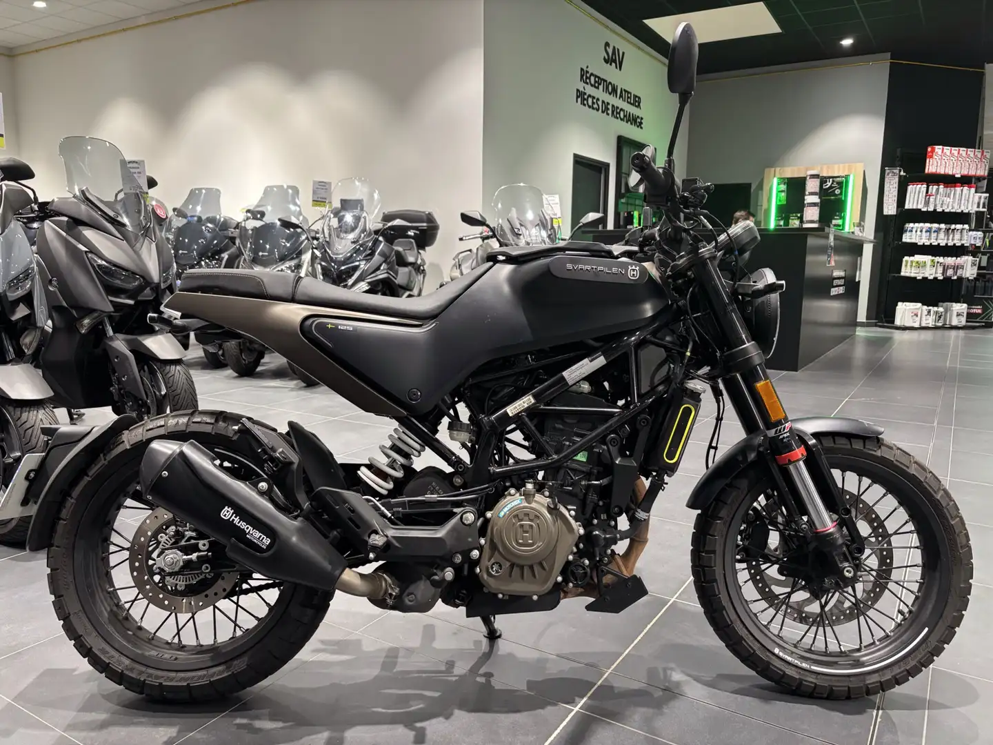 Husqvarna Svartpilen Noir - 2