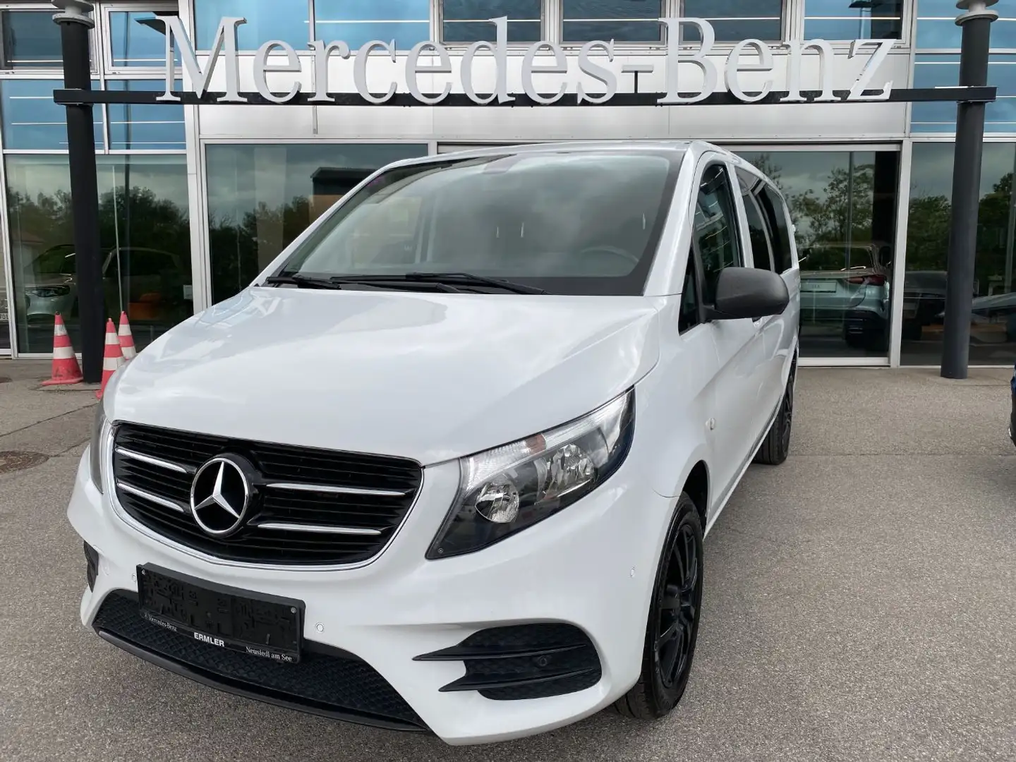 Mercedes-Benz Vito 114 BlueTEC 4x4 BusinessVan Lang Mixto AUT Weiß - 2