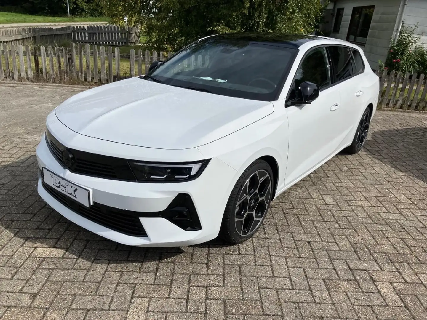 Opel Astra Ultimate Paket Weiß - 1