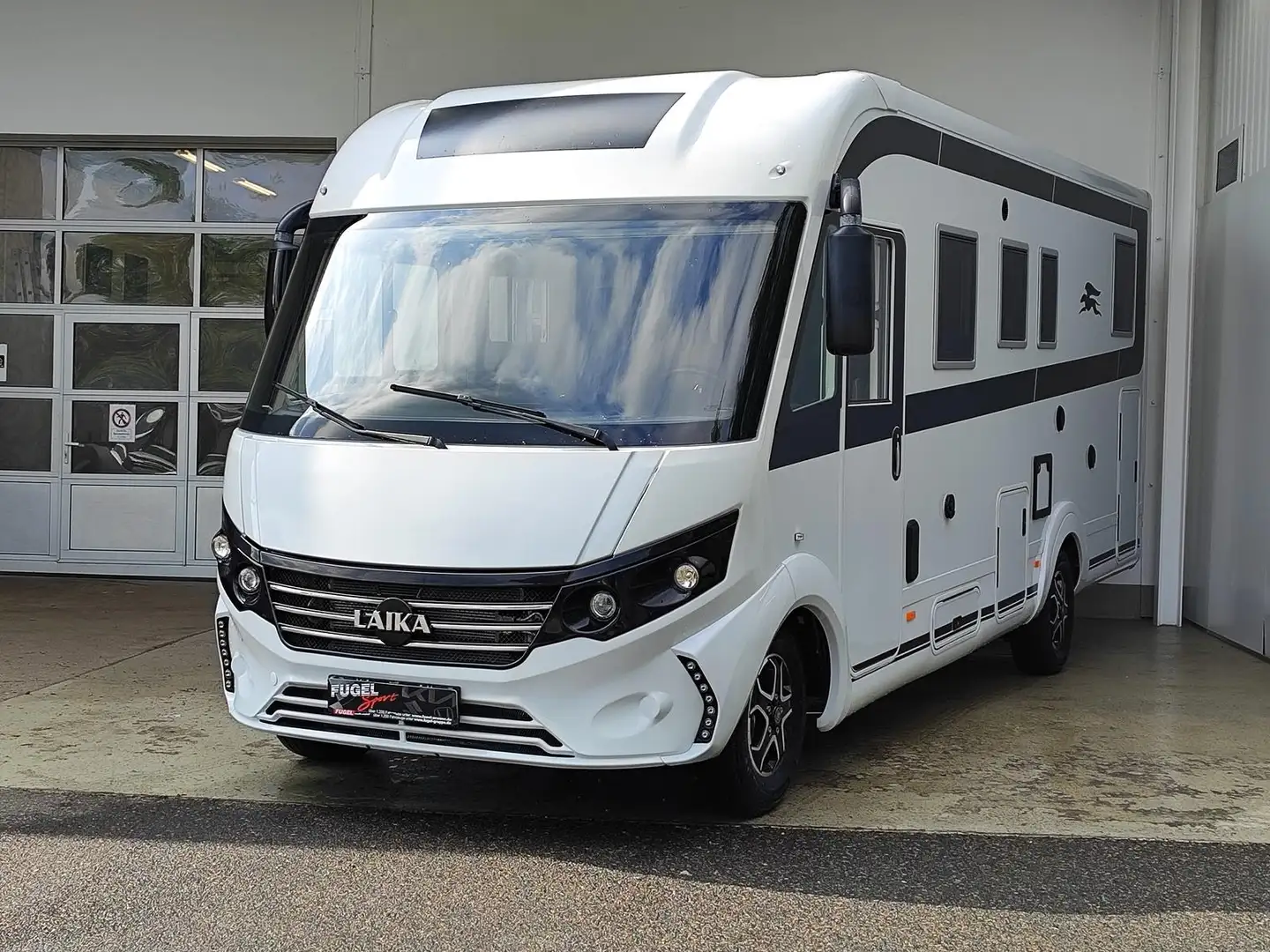 Laika ECOVIP H 4109 DS Heavy 180PS AT|Chassis-P. Weiß - 2